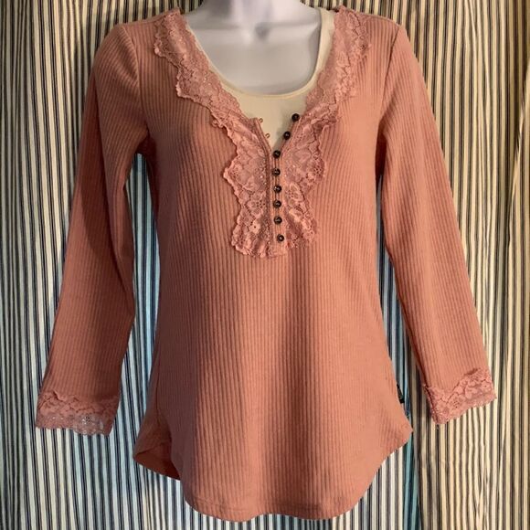 DAVID BITTON, long sleeve, button down, lace trimmed collar and cuff, great cond - Picture 1 of 9